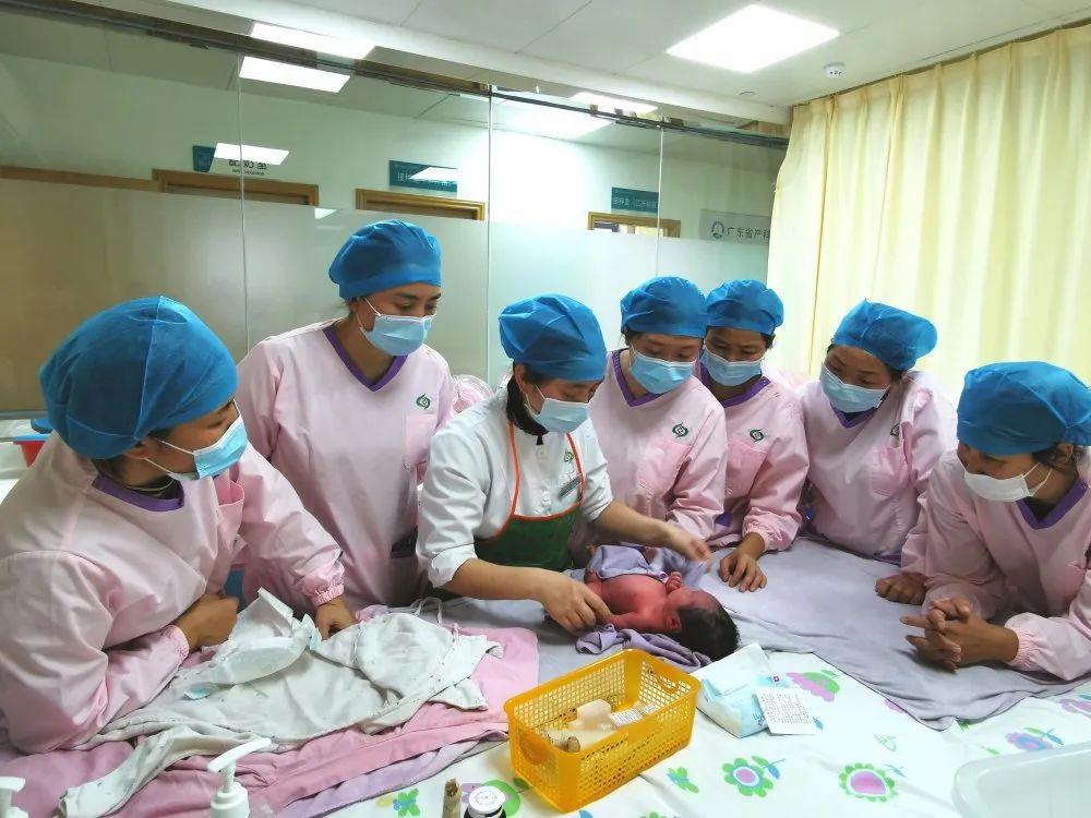 亚东县妇婴监护型护送